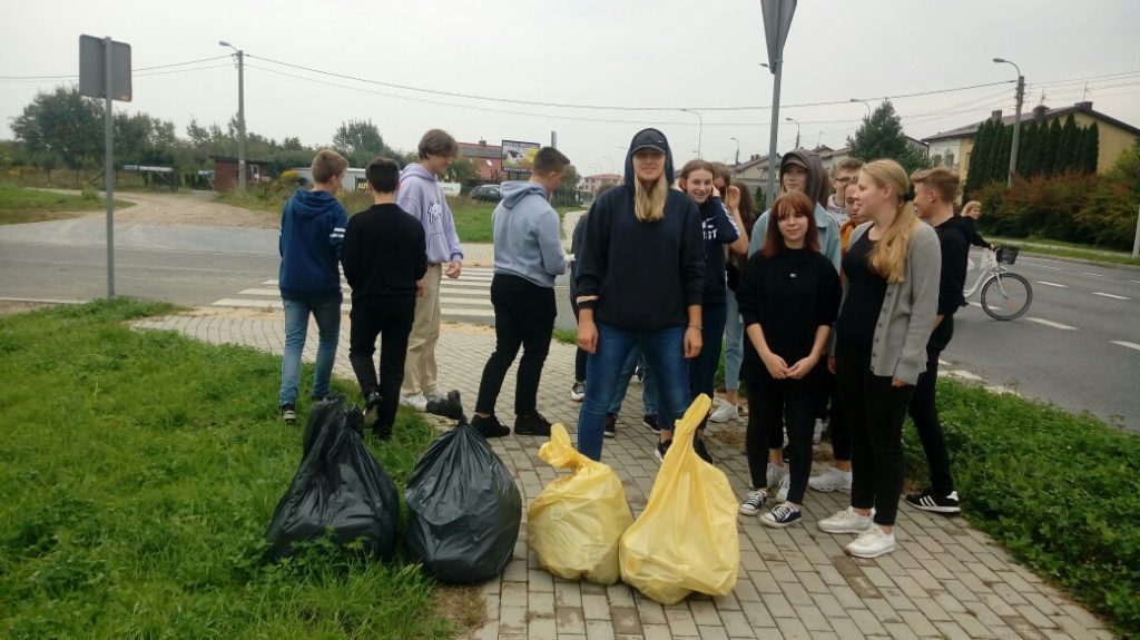 Sprzątanie Świata w 2021 roku przez uczniów Kochanowskiego