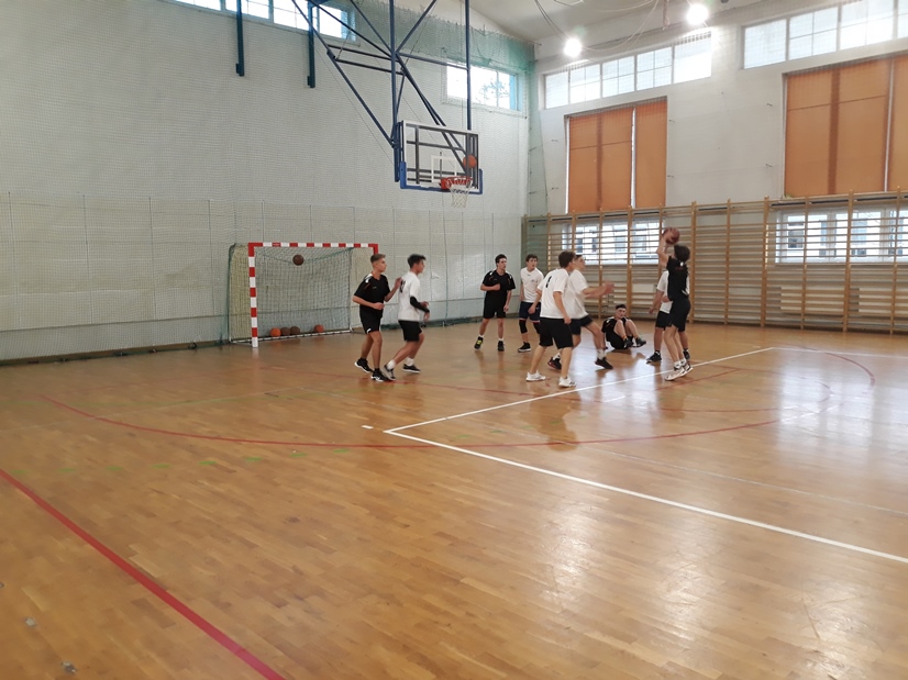 Rywalizacja szkół średnich 2021 w koszykówce