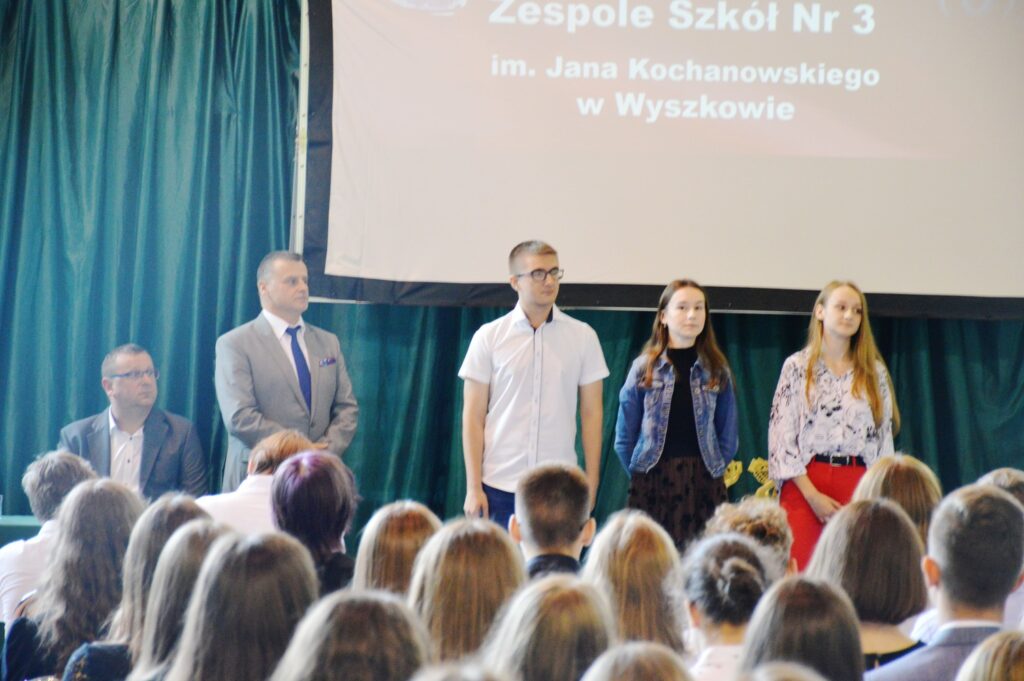 Uroczysta inauguracja roku szkolnego 2022/2023 w Zespole Szkół Nr 3 im. Jana Kochanowskiego Wyszkowie