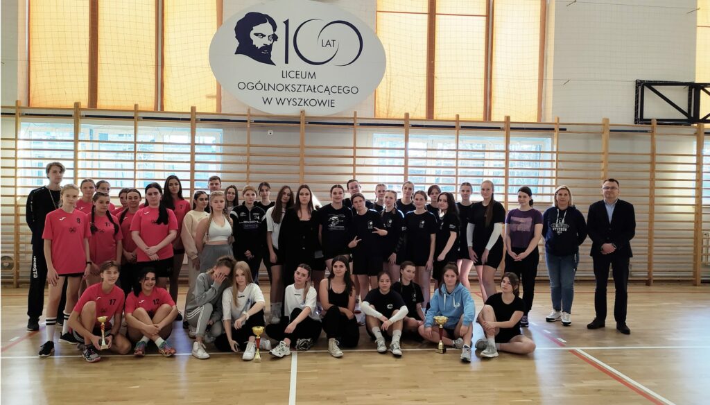 Udział reprezentacji dziewcząt w zawodach o Puchar Norwida w koszykówce